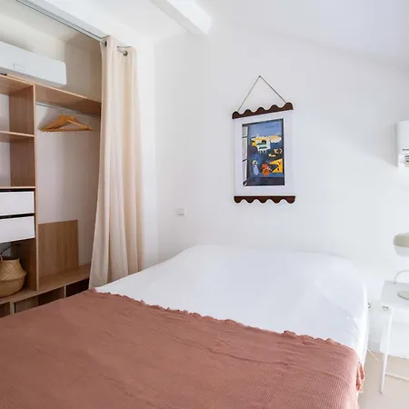 Carre D'or - 200m De La Apartman